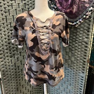 BKE T-shirt size extra small